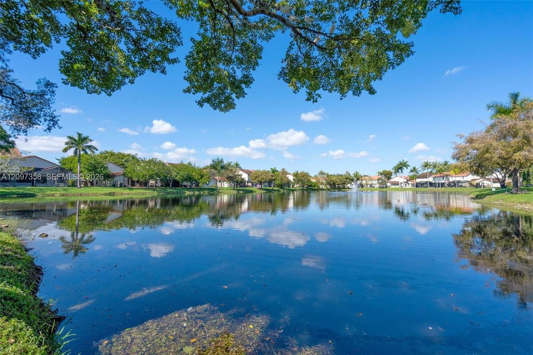 For Rent: $2,700 (2 beds, 2 baths, 1121 Square Feet)
