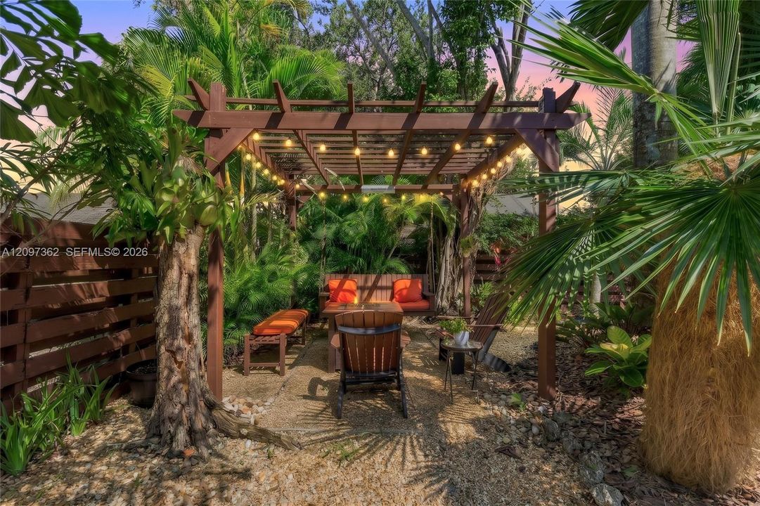 For Sale: $2,200,000 (5 beds, 5 baths, 4090 Square Feet)