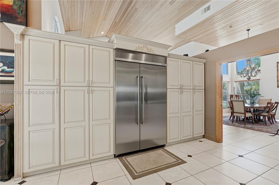 For Sale: $2,200,000 (5 beds, 5 baths, 4090 Square Feet)