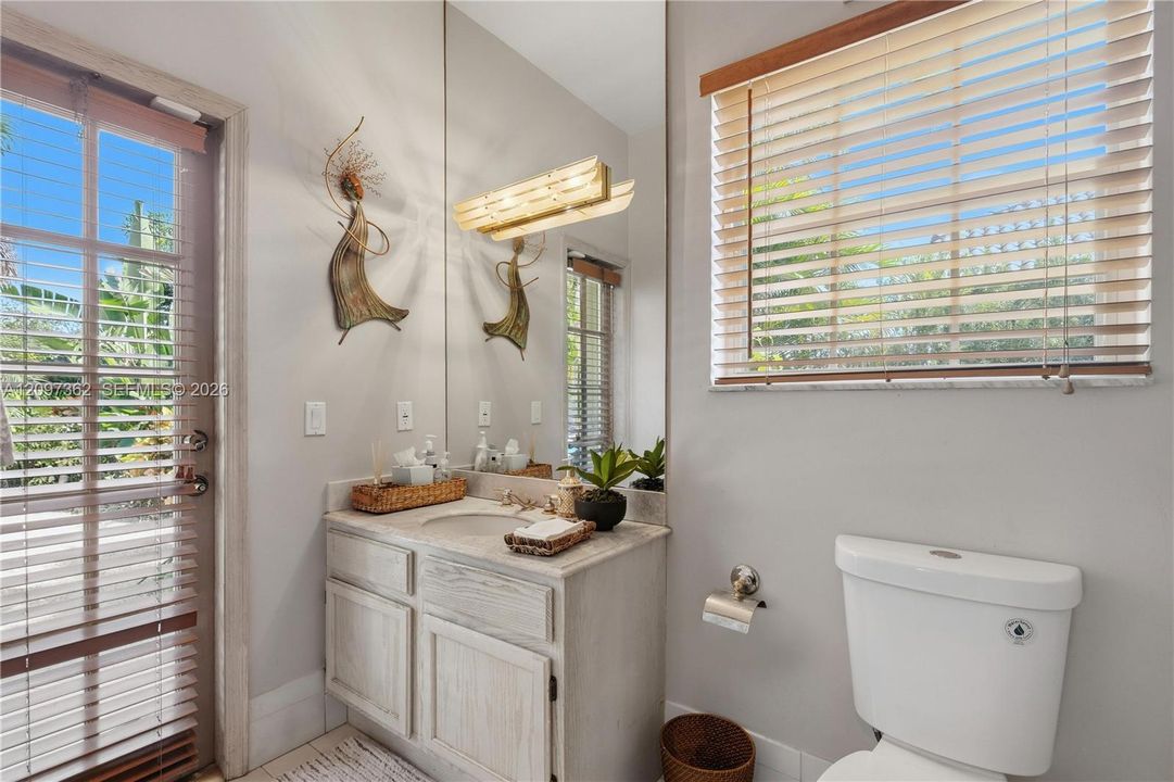 For Sale: $2,200,000 (5 beds, 5 baths, 4090 Square Feet)