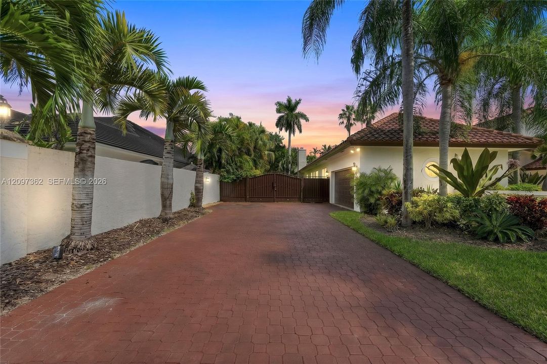 For Sale: $2,200,000 (5 beds, 5 baths, 4090 Square Feet)