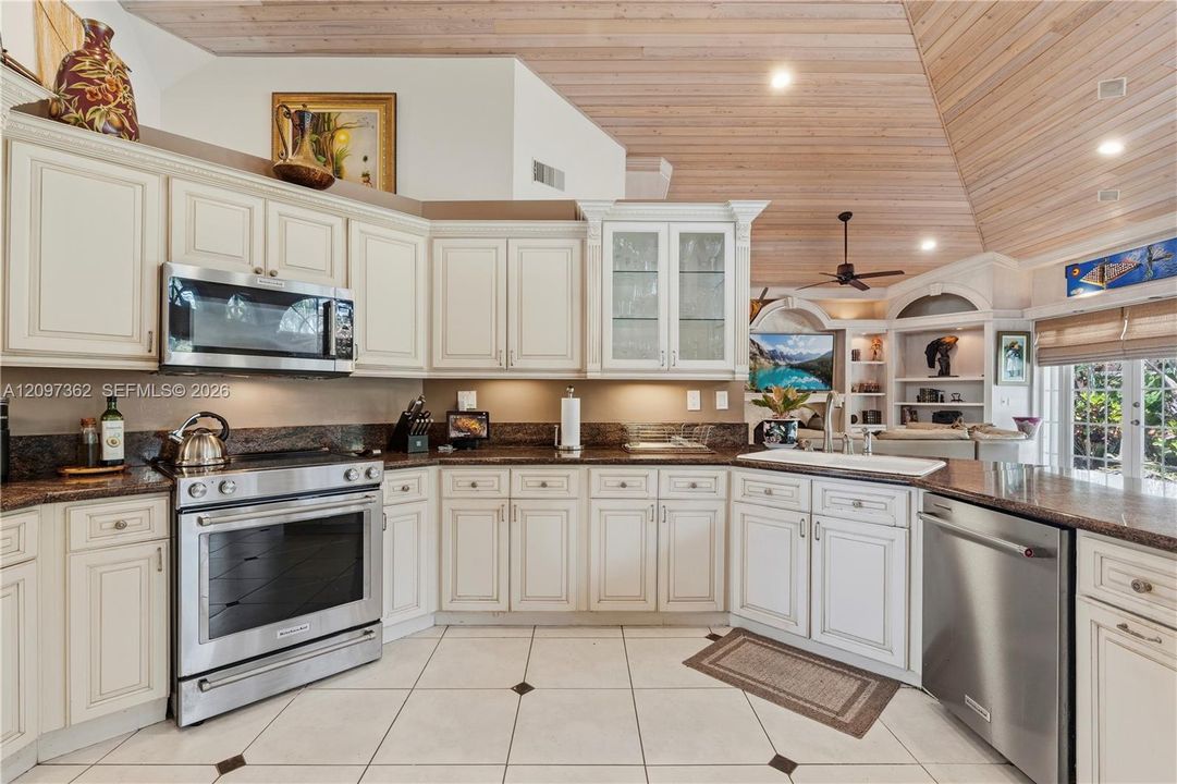 For Sale: $2,200,000 (5 beds, 5 baths, 4090 Square Feet)