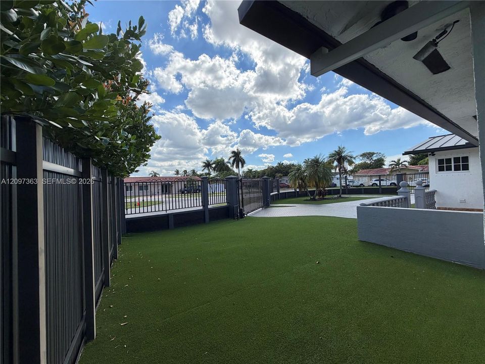 For Sale: $955,000 (4 beds, 2 baths, 2157 Square Feet)