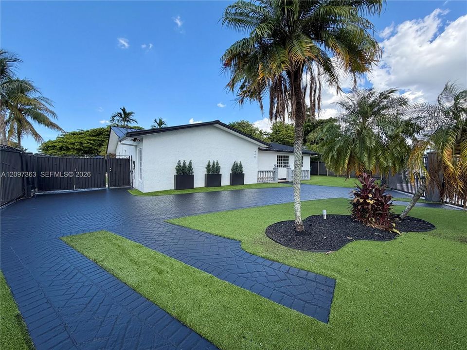 For Sale: $955,000 (4 beds, 2 baths, 2157 Square Feet)