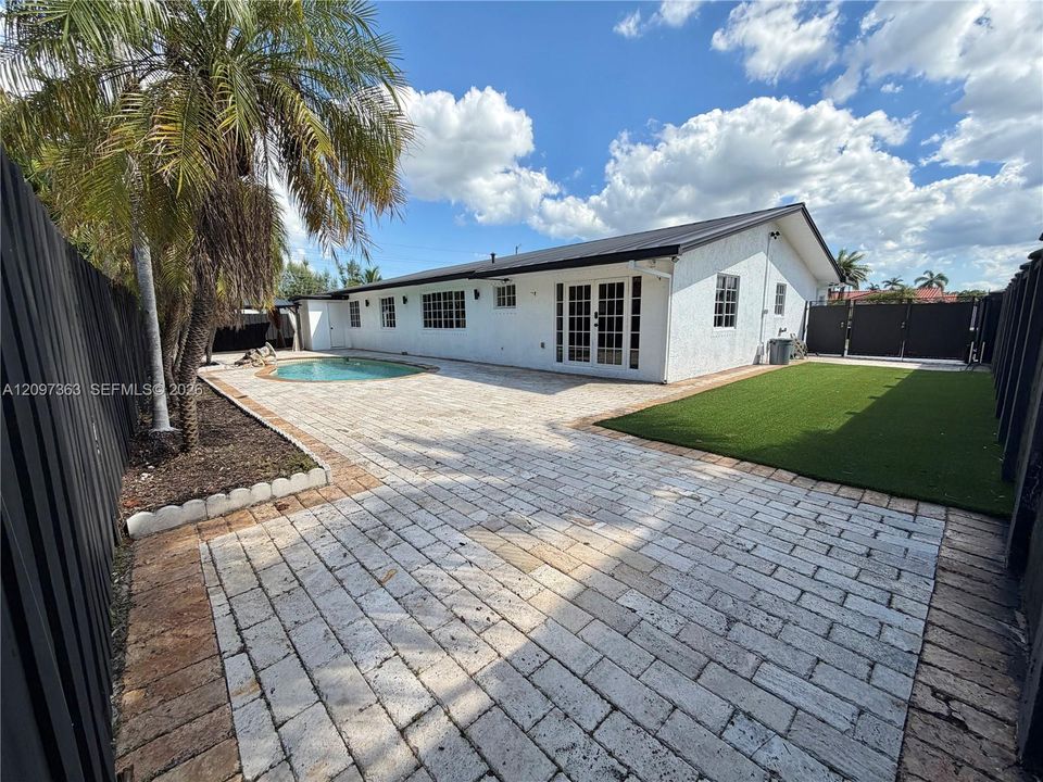 For Sale: $955,000 (4 beds, 2 baths, 2157 Square Feet)