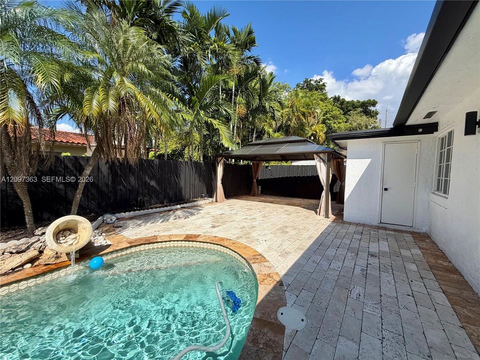 For Sale: $955,000 (4 beds, 2 baths, 2157 Square Feet)