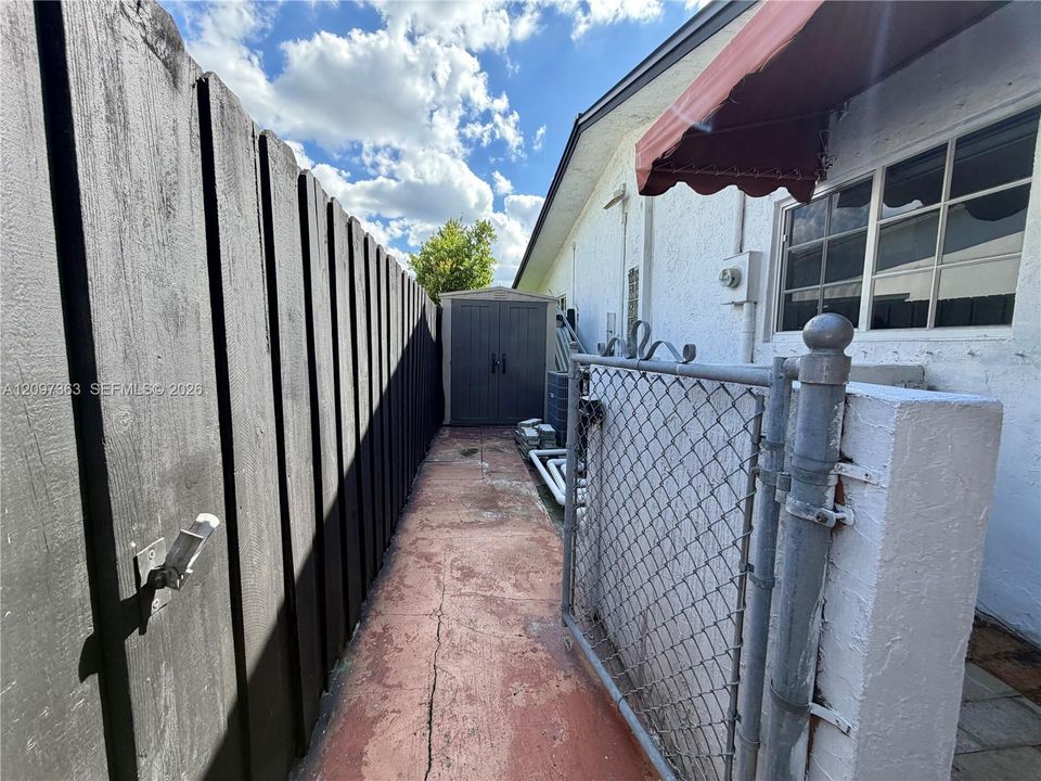 For Sale: $955,000 (4 beds, 2 baths, 2157 Square Feet)