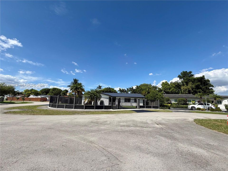 For Sale: $955,000 (4 beds, 2 baths, 2157 Square Feet)