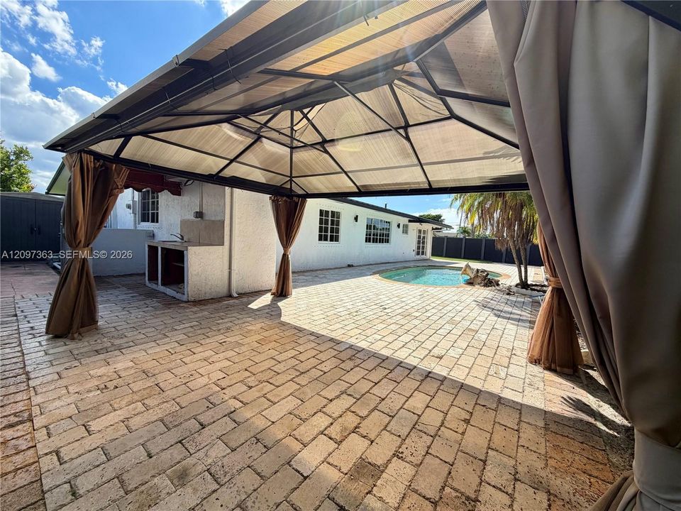 For Sale: $955,000 (4 beds, 2 baths, 2157 Square Feet)