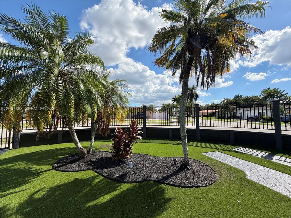For Sale: $955,000 (4 beds, 2 baths, 2157 Square Feet)