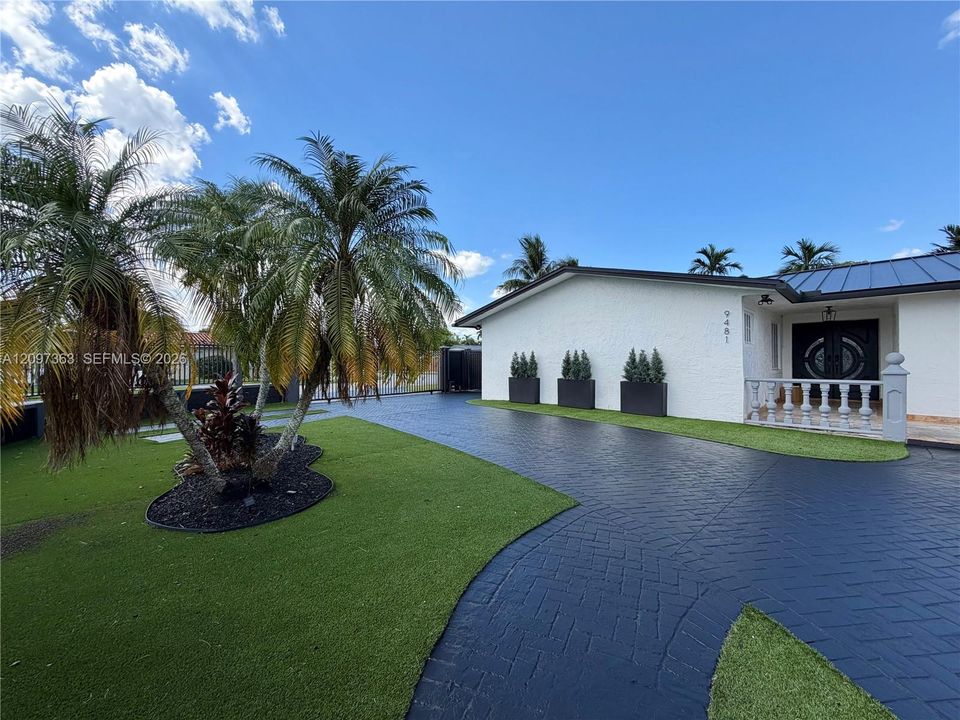 For Sale: $955,000 (4 beds, 2 baths, 2157 Square Feet)