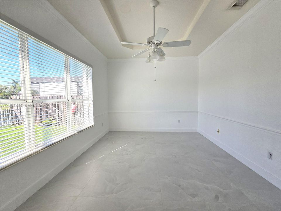 En Venta: $950,000 (4 camas, 3 baños, 2185 Pies cuadrados)