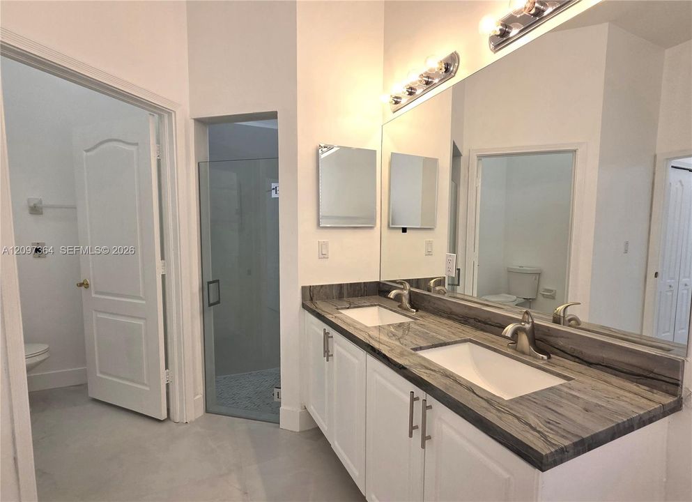 En Venta: $950,000 (4 camas, 3 baños, 2185 Pies cuadrados)
