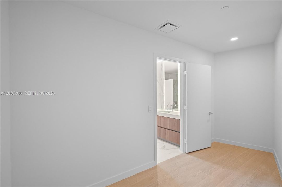 For Rent: $13,500 (3 beds, 3 baths, 1953 Square Feet)