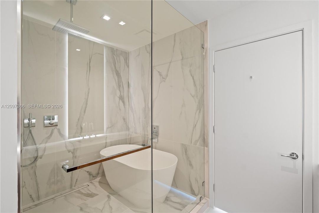 For Rent: $13,500 (3 beds, 3 baths, 1953 Square Feet)