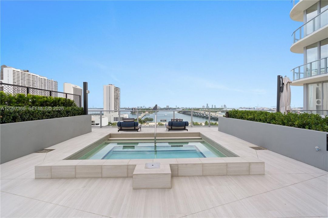 For Rent: $13,500 (3 beds, 3 baths, 1953 Square Feet)