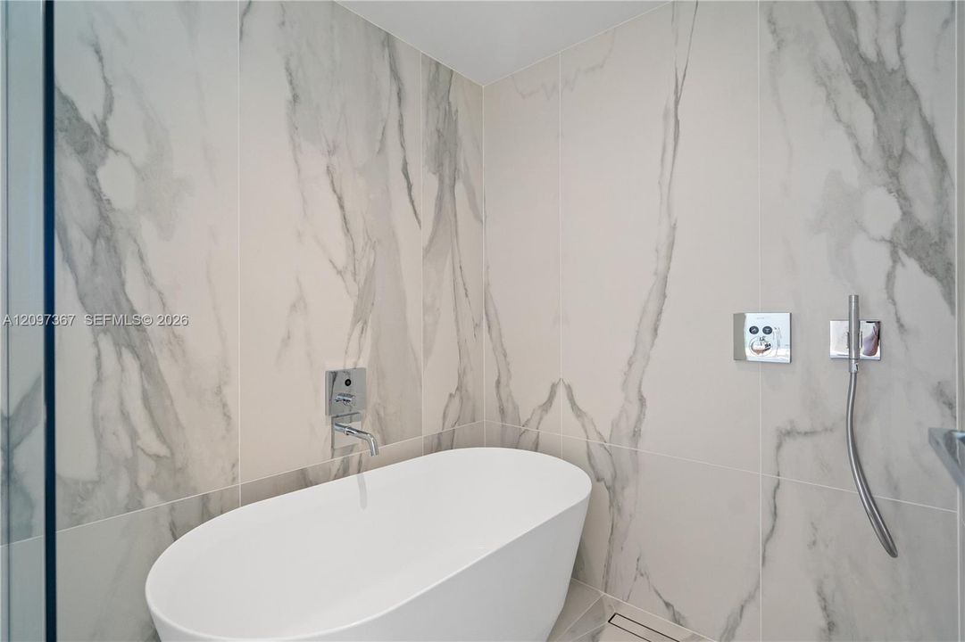 For Rent: $8,500 (2 beds, 2 baths, 1303 Square Feet)
