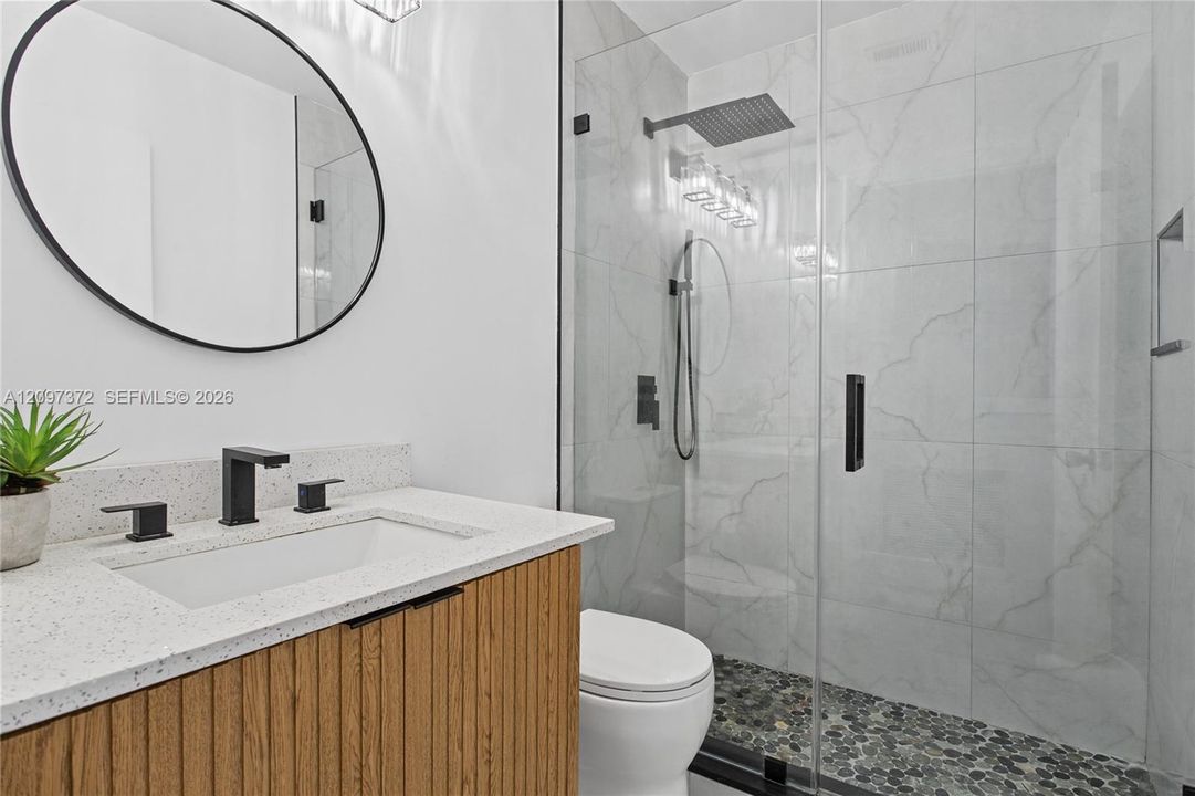 Activo con contrato: $3,700 (3 camas, 2 baños, 1396 Pies cuadrados)