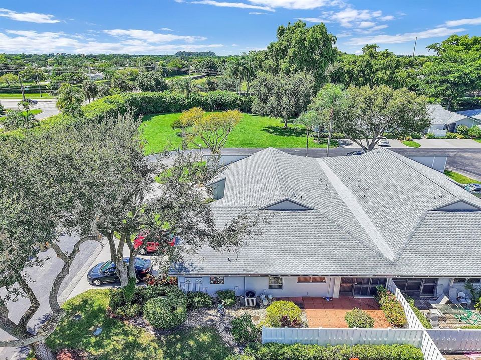 8955 Seascape Ln Ariel roof