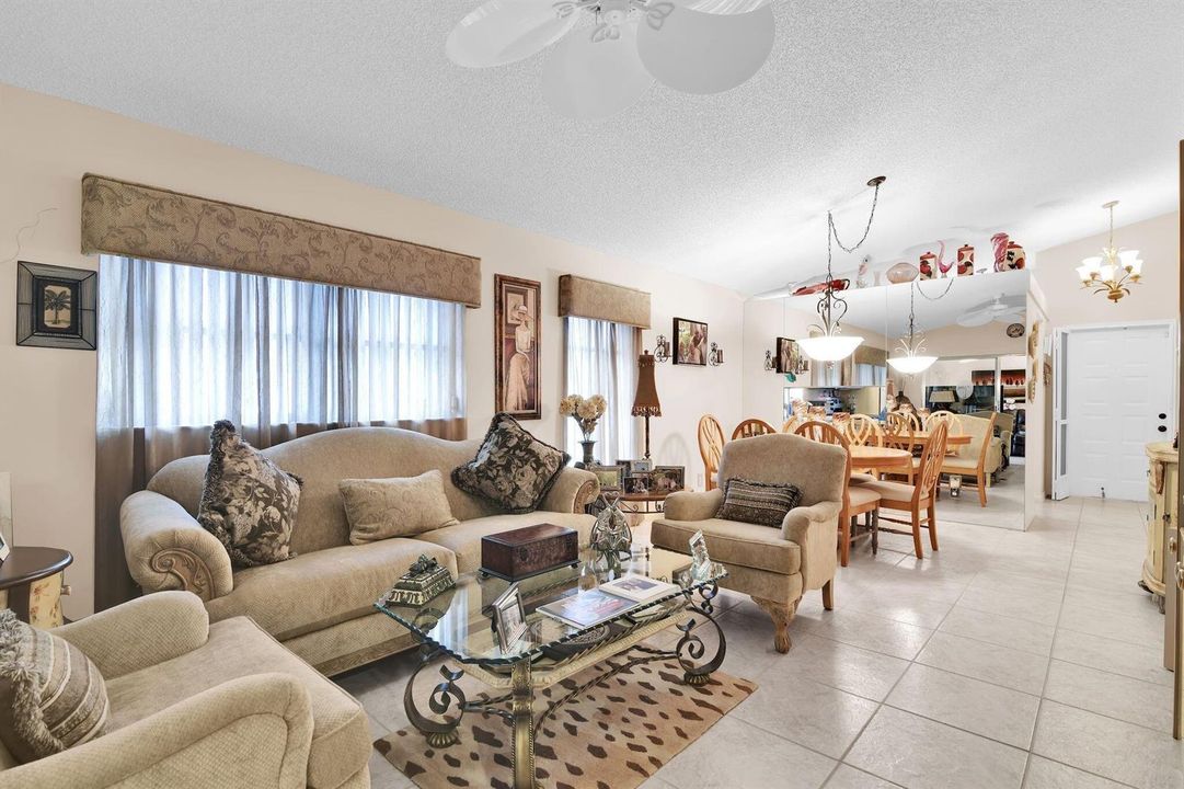 8955 Seascape Ln Living room 2