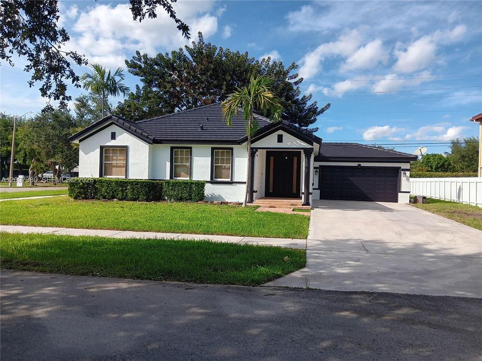 For Rent: $3,700 (4 beds, 2 baths, 1797 Square Feet)