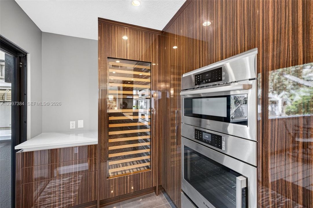 For Sale: $1,700,000 (3 beds, 3 baths, 2813 Square Feet)