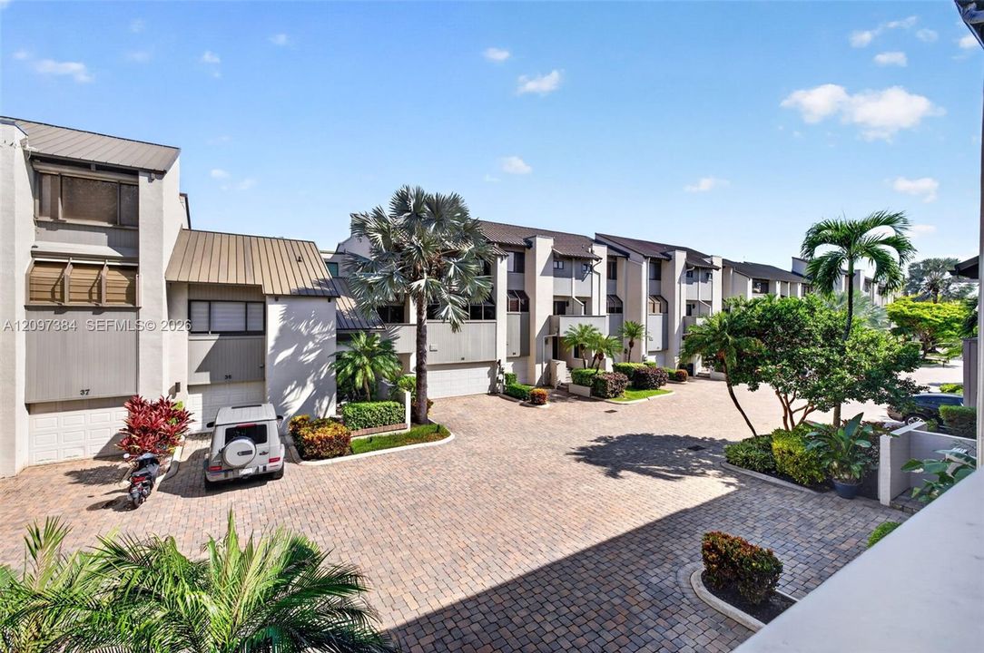 For Sale: $1,700,000 (3 beds, 3 baths, 2813 Square Feet)