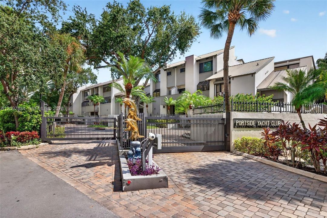 For Sale: $1,700,000 (3 beds, 3 baths, 2813 Square Feet)
