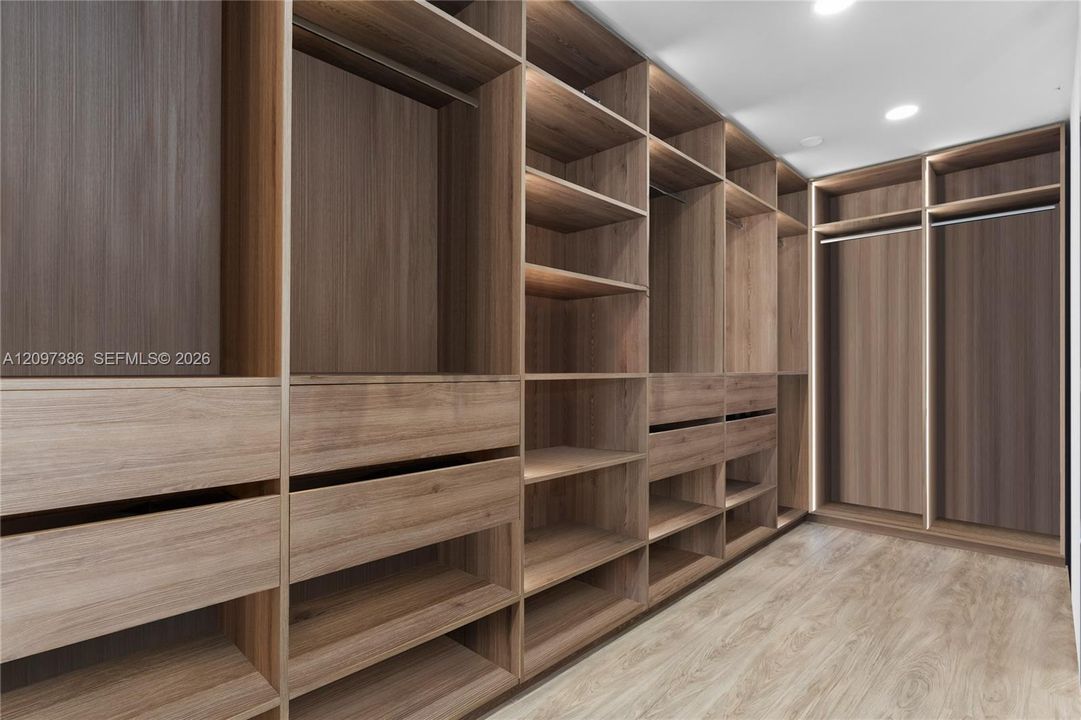 В аренду: $30,000 (4 спален, 3 ванн, 2431 Квадратных фут)