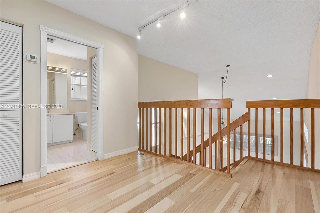 En Venta: $795,000 (3 camas, 2 baños, 1919 Pies cuadrados)