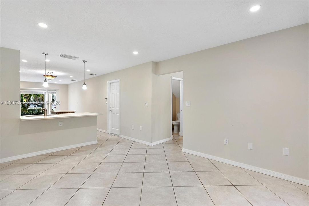 En Venta: $795,000 (3 camas, 2 baños, 1919 Pies cuadrados)