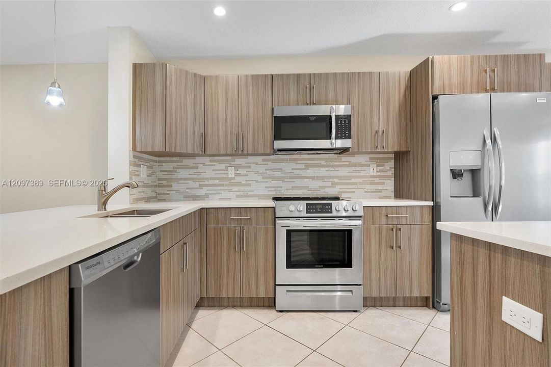 En Venta: $795,000 (3 camas, 2 baños, 1919 Pies cuadrados)