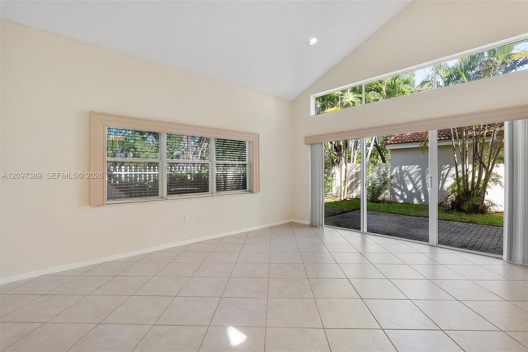 En Venta: $795,000 (3 camas, 2 baños, 1919 Pies cuadrados)