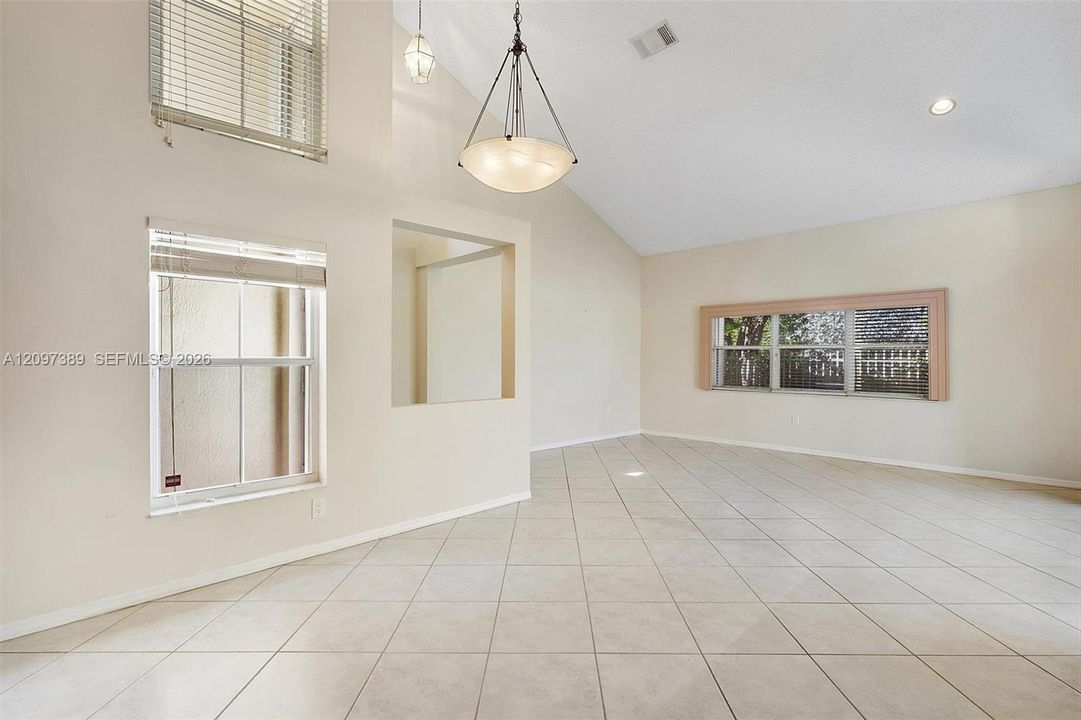 En Venta: $795,000 (3 camas, 2 baños, 1919 Pies cuadrados)