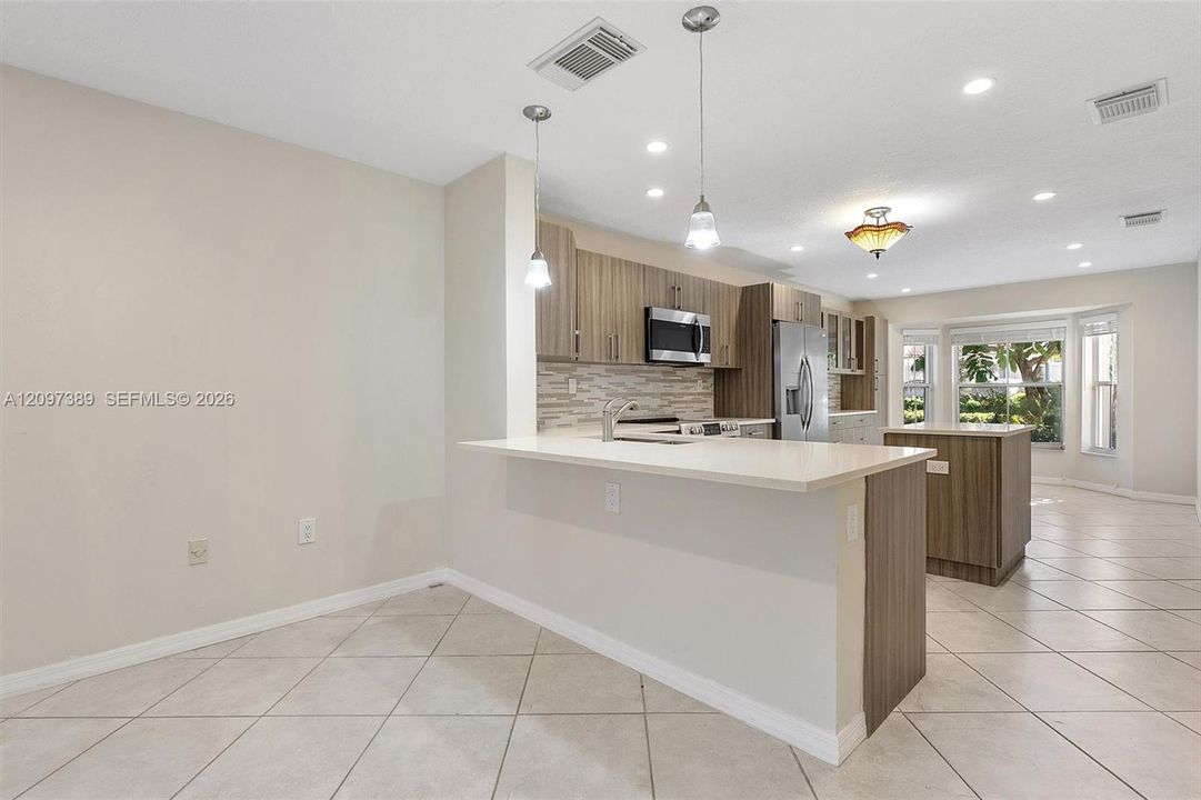 En Venta: $795,000 (3 camas, 2 baños, 1919 Pies cuadrados)