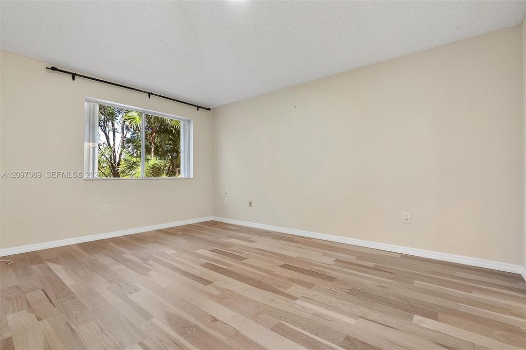 En Venta: $795,000 (3 camas, 2 baños, 1919 Pies cuadrados)