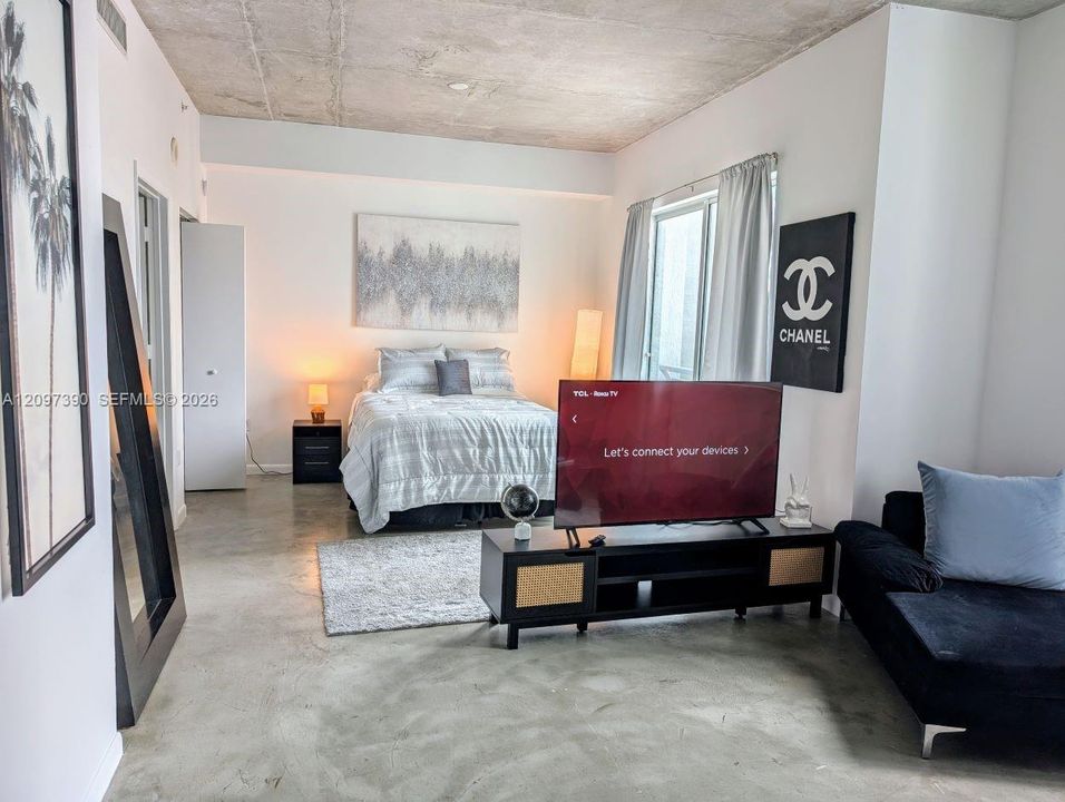 For Sale: $309,999 (1 beds, 1 baths, 784 Square Feet)