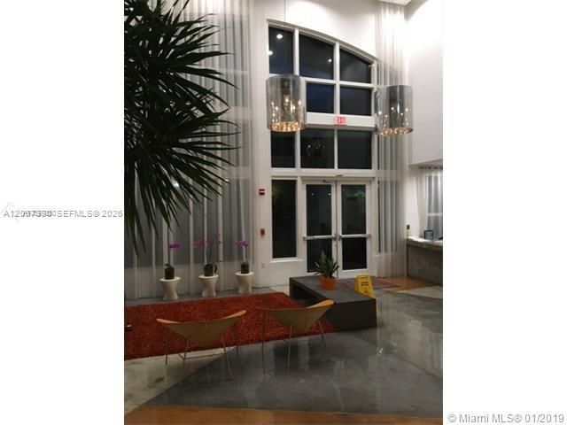 For Sale: $309,999 (1 beds, 1 baths, 784 Square Feet)