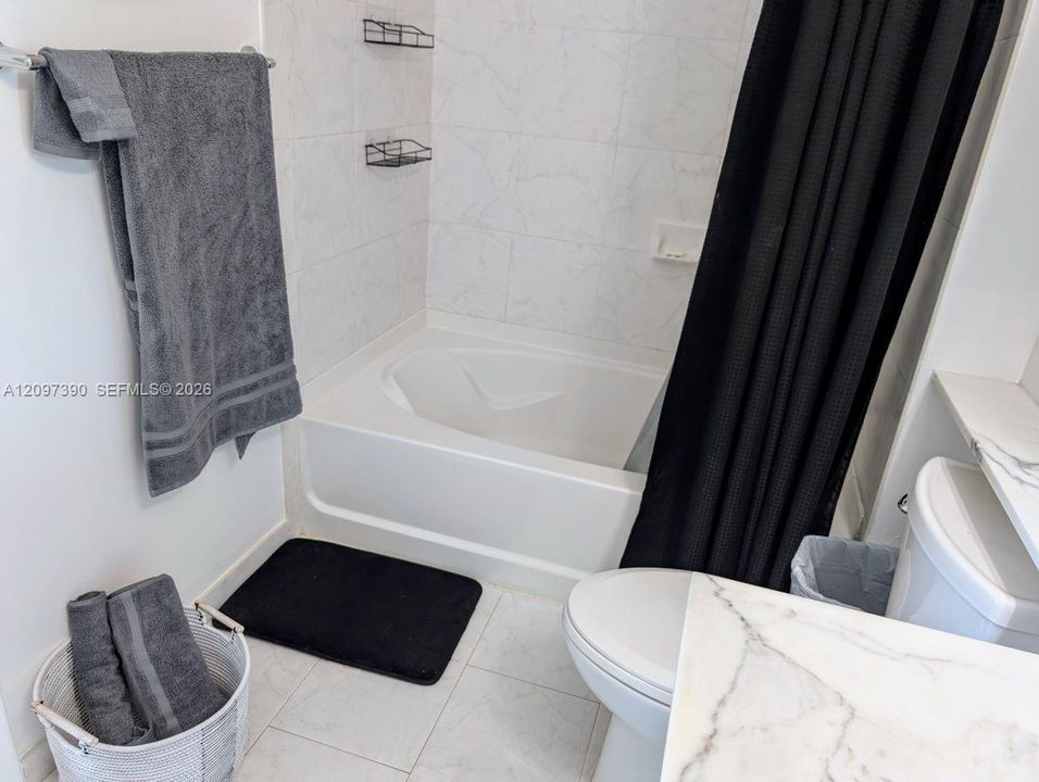 For Sale: $309,999 (1 beds, 1 baths, 784 Square Feet)
