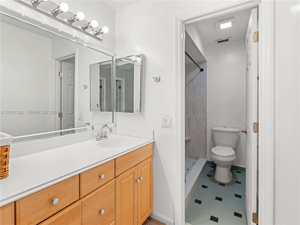 En Venta: $415,000 (3 camas, 2 baños, 1362 Pies cuadrados)
