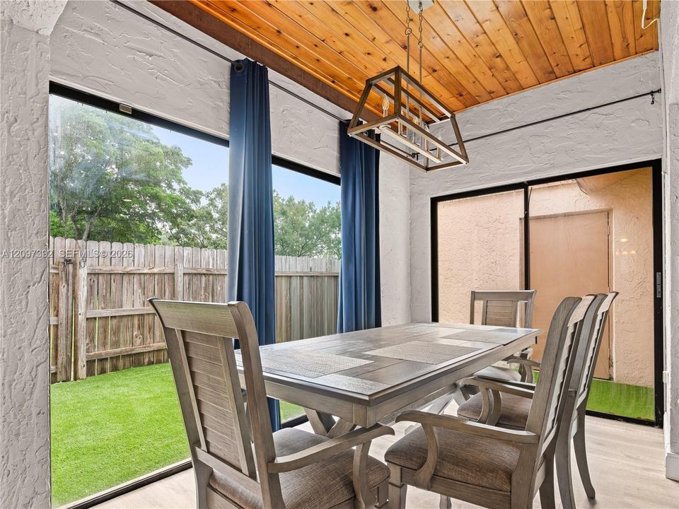 En Venta: $415,000 (3 camas, 2 baños, 1362 Pies cuadrados)