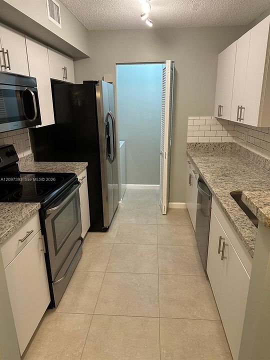 For Rent: $1,900 (1 beds, 1 baths, 684 Square Feet)