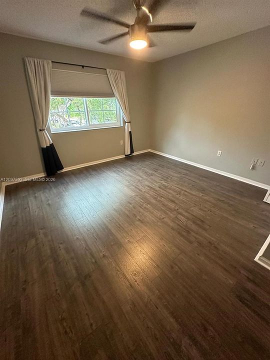 For Rent: $1,900 (1 beds, 1 baths, 684 Square Feet)