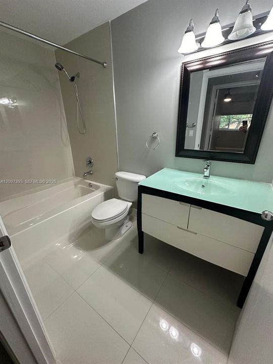 For Rent: $1,900 (1 beds, 1 baths, 684 Square Feet)