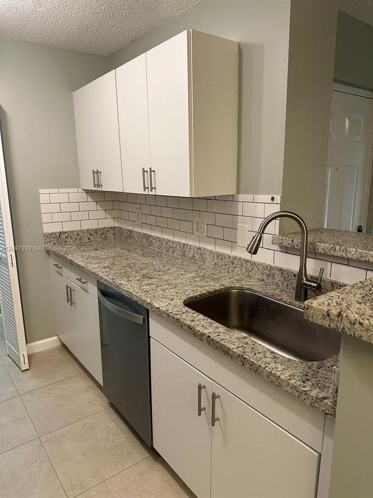 For Rent: $1,900 (1 beds, 1 baths, 684 Square Feet)