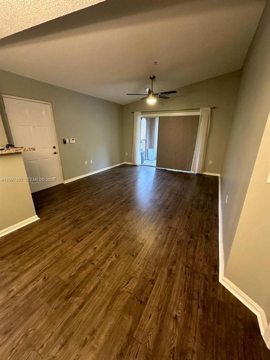 For Rent: $1,900 (1 beds, 1 baths, 684 Square Feet)