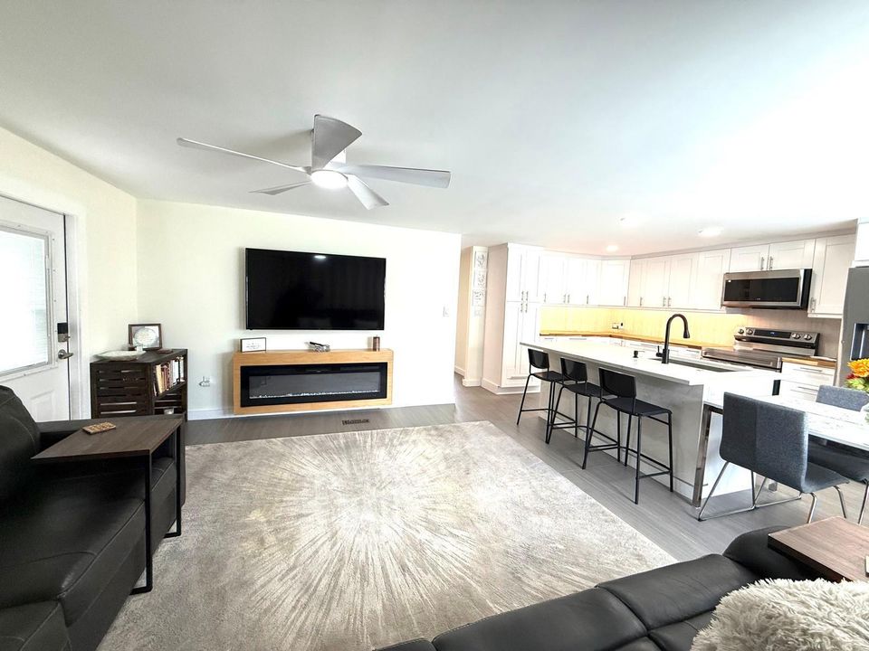 3319- Tv Room
