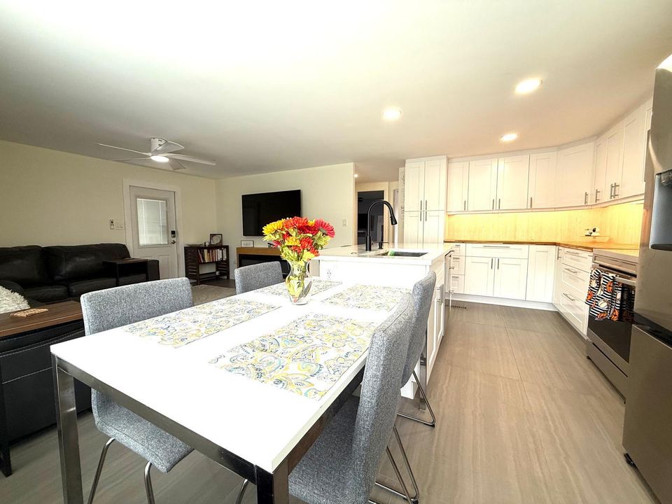 3319- Living Room & Kitchen