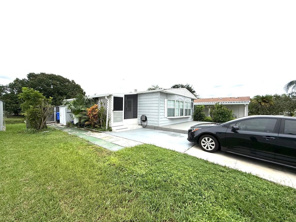 3319- Left Side of the House