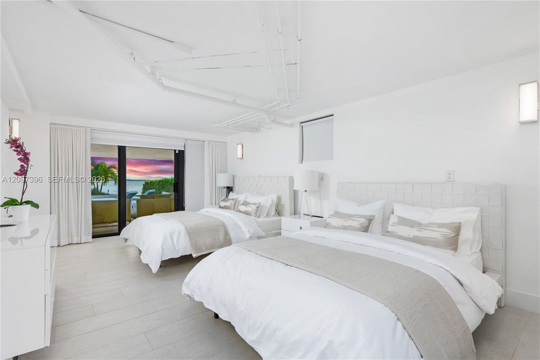 For Rent: $75,000 (6 beds, 5 baths, 7129 Square Feet)